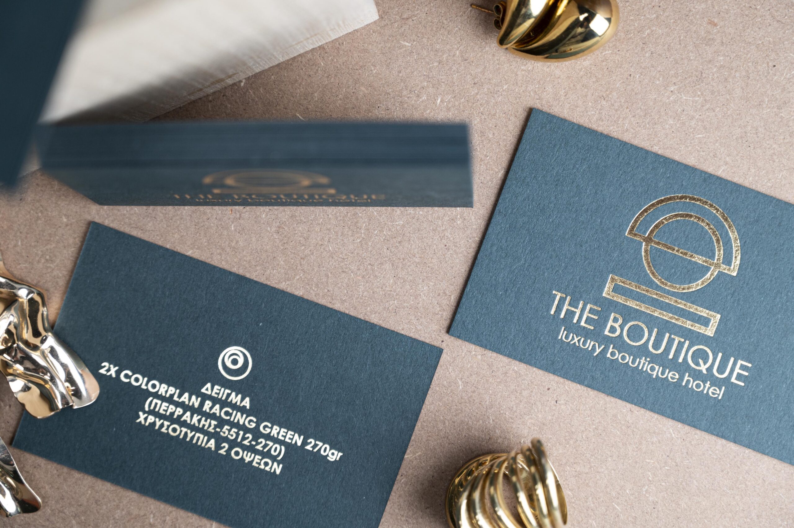Colorplan Racing Green business cards arranged to show their colour, edge and foil