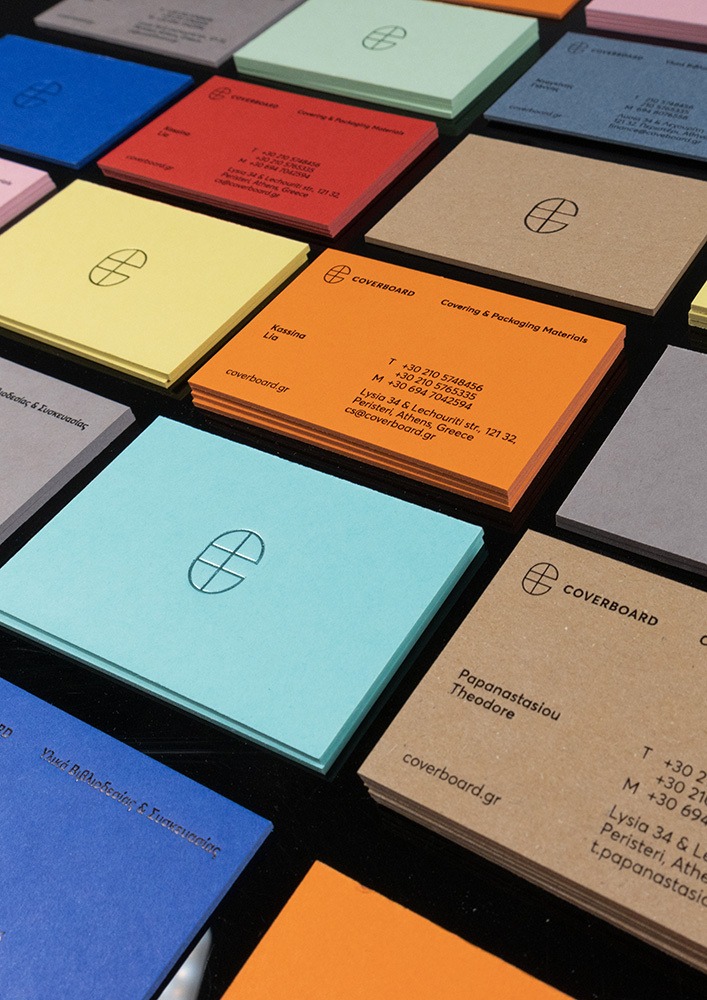 Coverboard cards in different board and foil colours for multiple team members