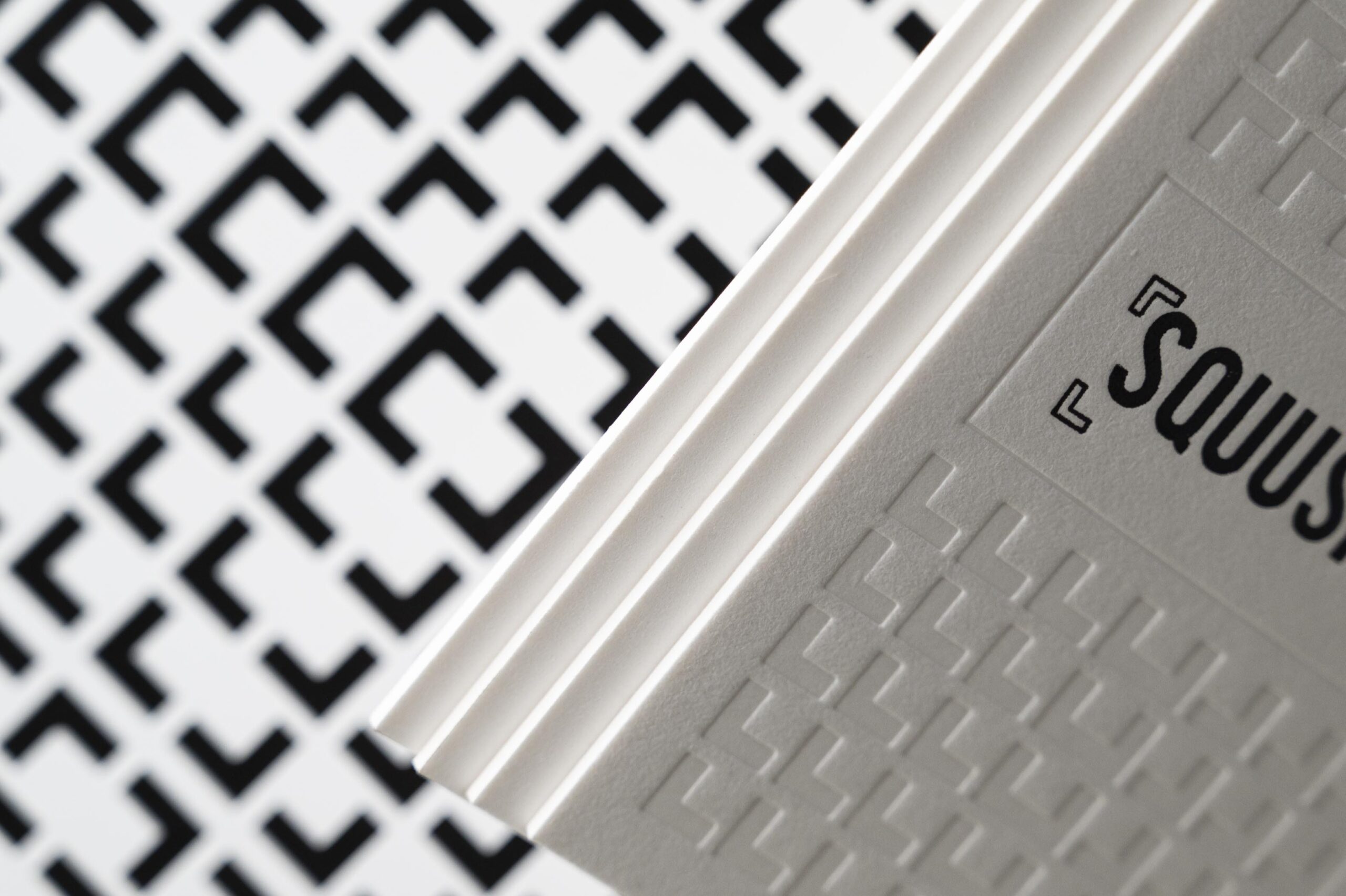 Close view of the thick white edge of Favini Sumo business cards